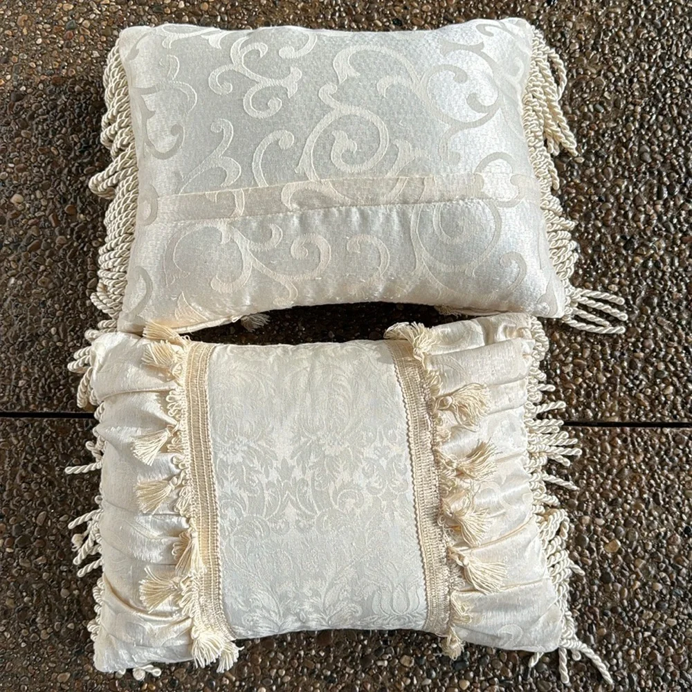 CAMELOT~FRINGED~RECTANGLE~VERY NICE~WELL MADE~THROW PILLOW~W/TWISTED ROPE~BR